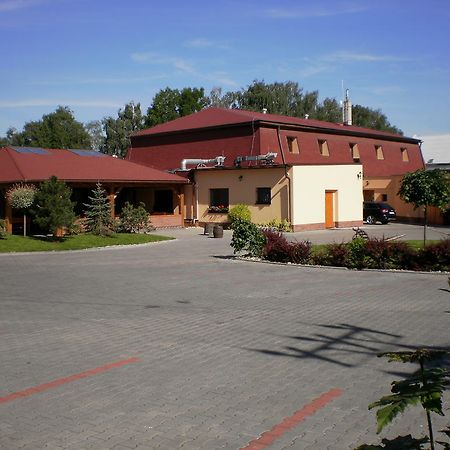 Penzion Na Netřebě Pardubice Esterno foto